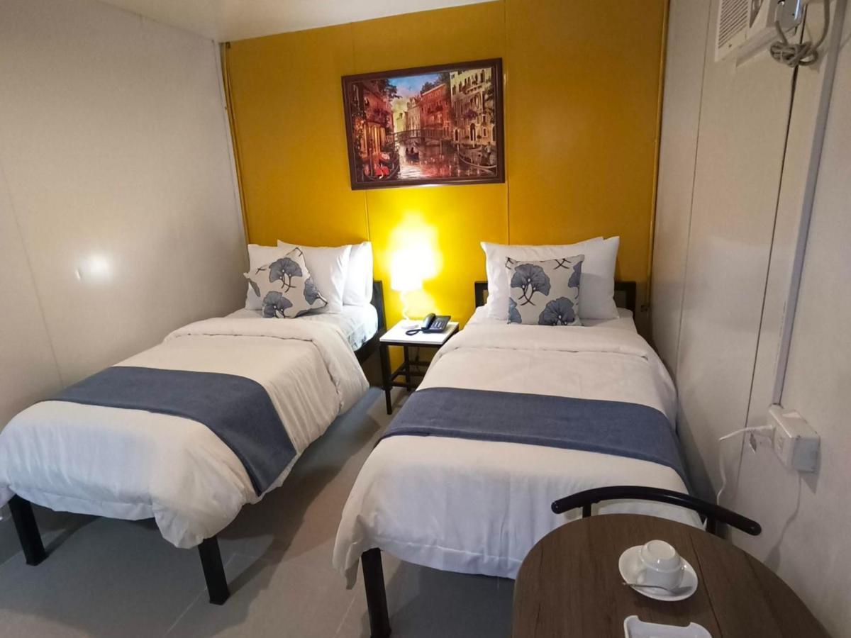 Happy Daze Hotel Tagum Екстер'єр фото